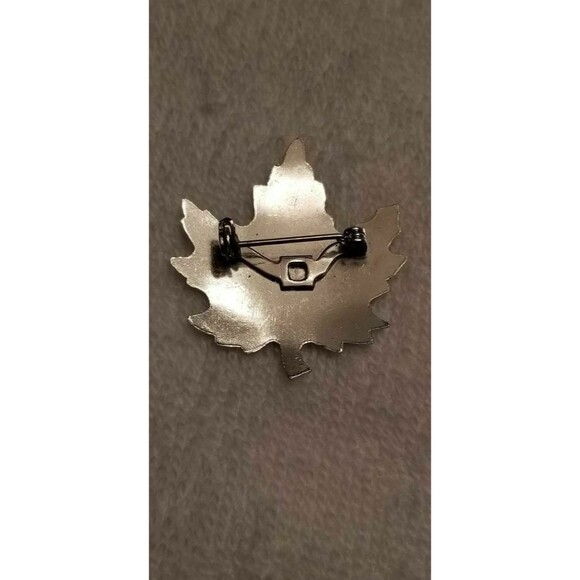 Vintage Silver-Tone Maple Leaf Brooch – Nature Inspired Leaf Pin - Picture 4 of 7
